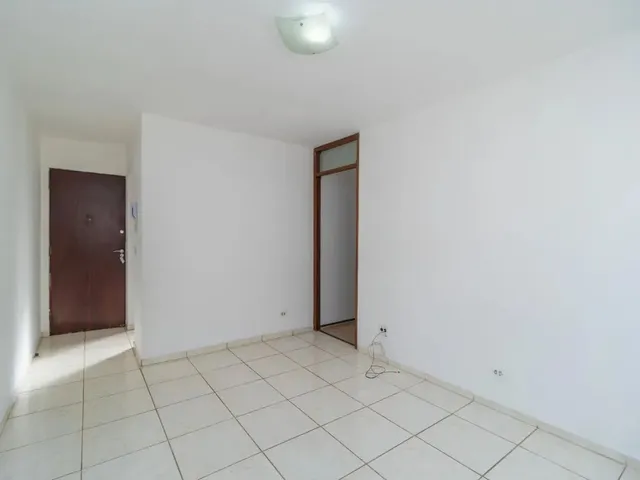 Apartamento 3 quartos e 1 banheiro, para alugar, no bairro Campo Comprido em Curitiba