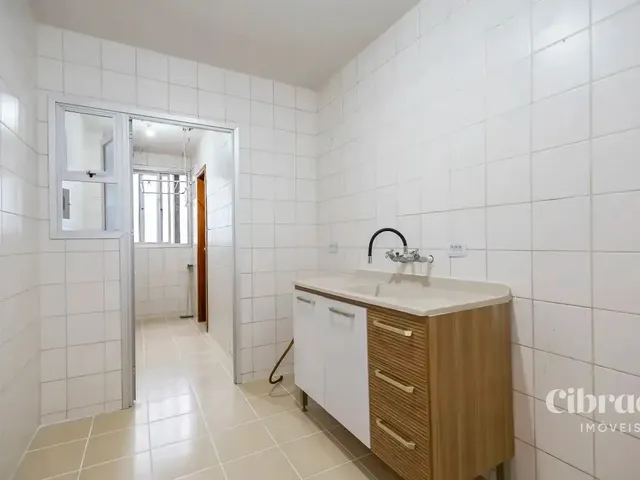 Apartamento 2 quartos e 3 banheiros, para alugar, no bairro Rebouças em Curitiba