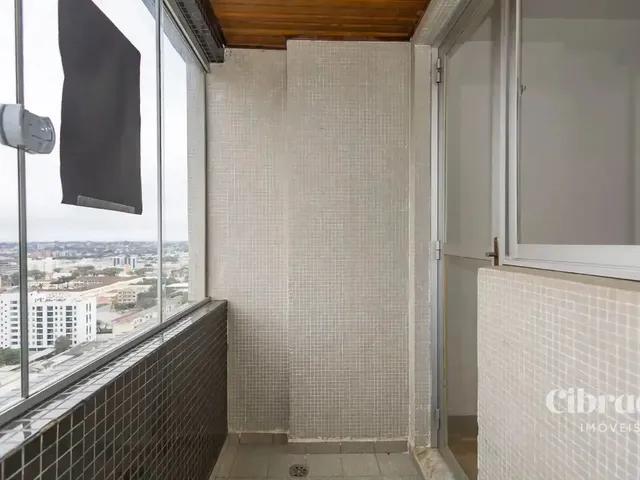 Apartamento 2 quartos e 3 banheiros, para alugar, no bairro Rebouças em Curitiba