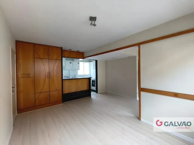 Apartamento 2 quartos e 1 banheiro, para alugar, no bairro Água Verde em Curitiba