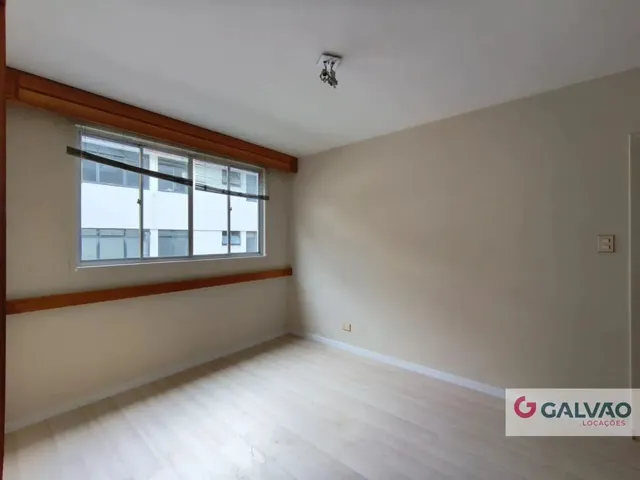 Apartamento 2 quartos e 1 banheiro, para alugar, no bairro Água Verde em Curitiba
