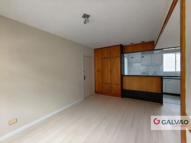 Apartamento 2 quartos e 1 banheiro, para alugar, no bairro Água Verde em Curitiba