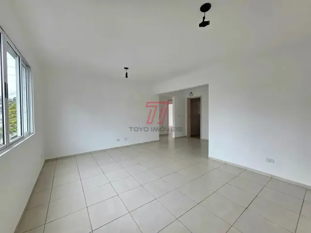 Apartamento 3 quartos e 2 banheiros, para alugar, no bairro Água Verde em Curitiba