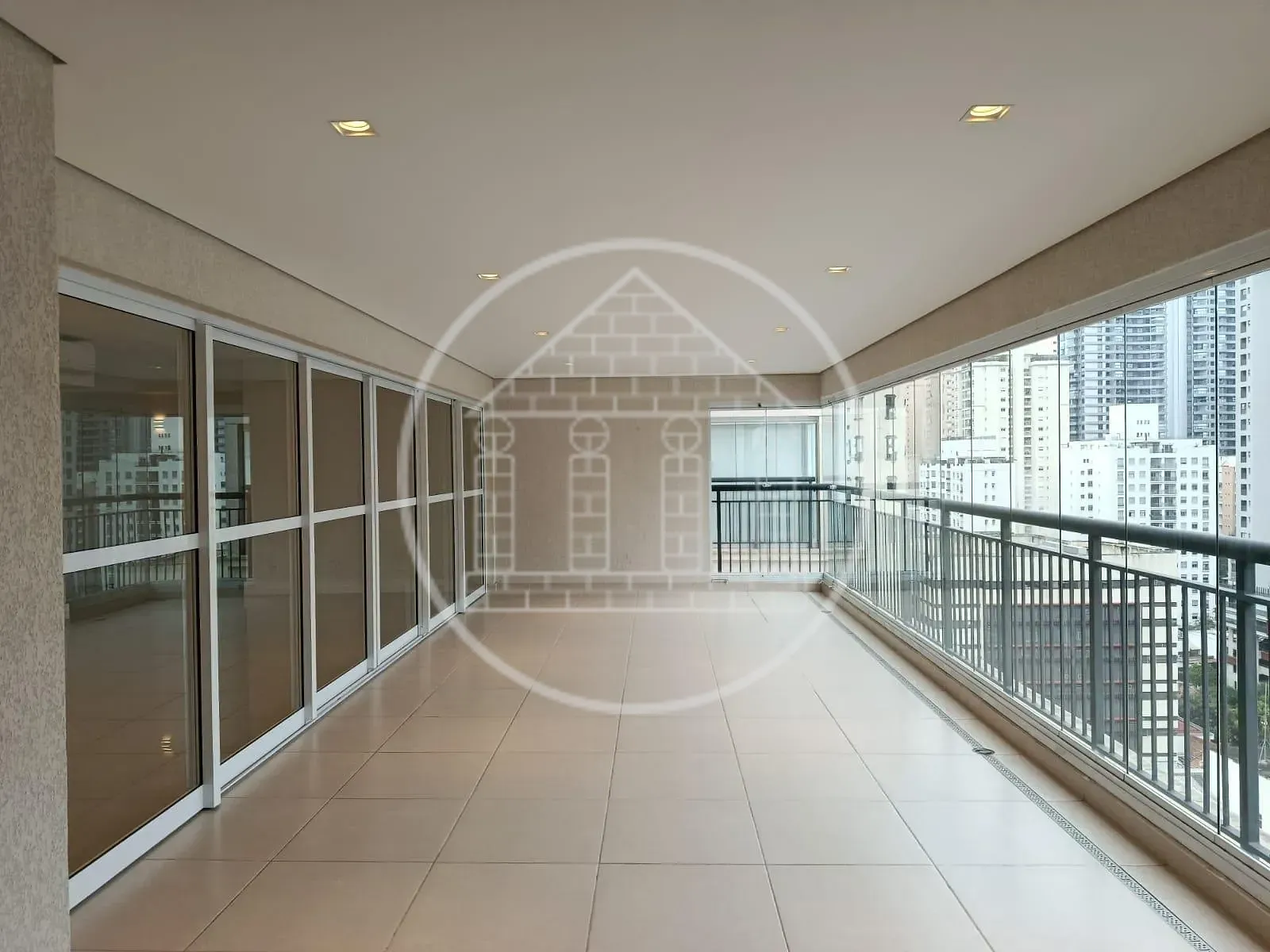 Apartamento, 3 quartos, 213 m² - Foto 1