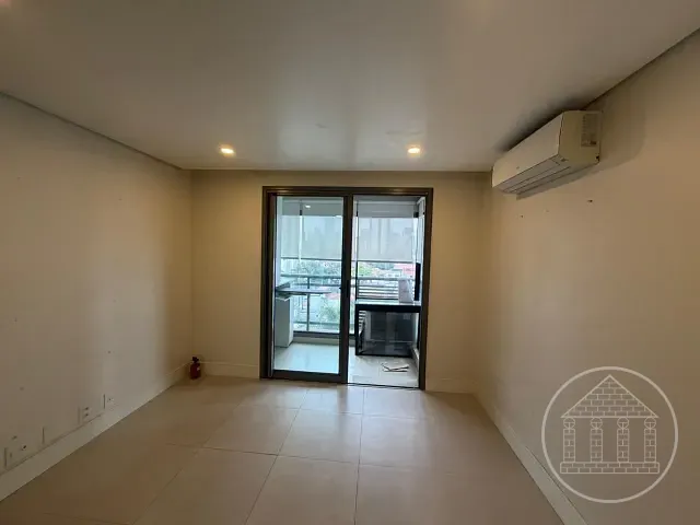 Apartamento 1 quarto e 1 banheiro, à venda ou para alugar, no bairro Cidade Monções em São Paulo