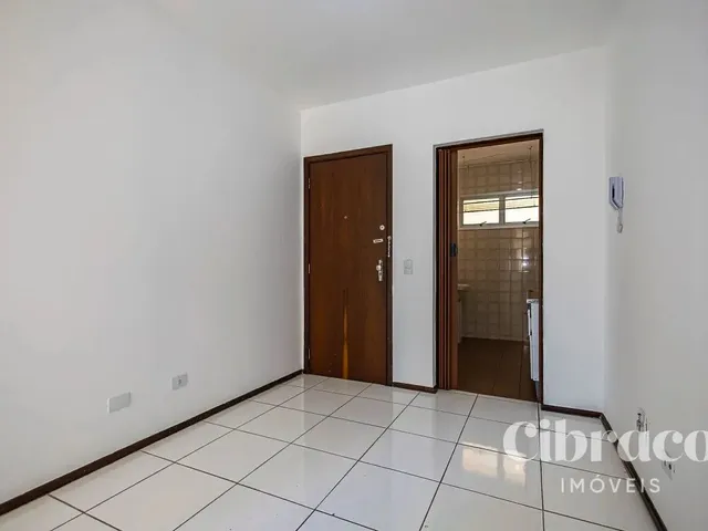 Apartamento 1 quarto e 1 banheiro, para alugar, no bairro Centro em Curitiba