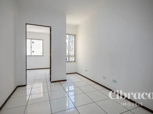 Apartamento 1 quarto e 1 banheiro, para alugar, no bairro Centro em Curitiba