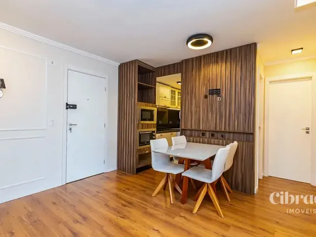 Apartamento 2 quartos e 1 banheiro, para alugar, no bairro Centro em Curitiba