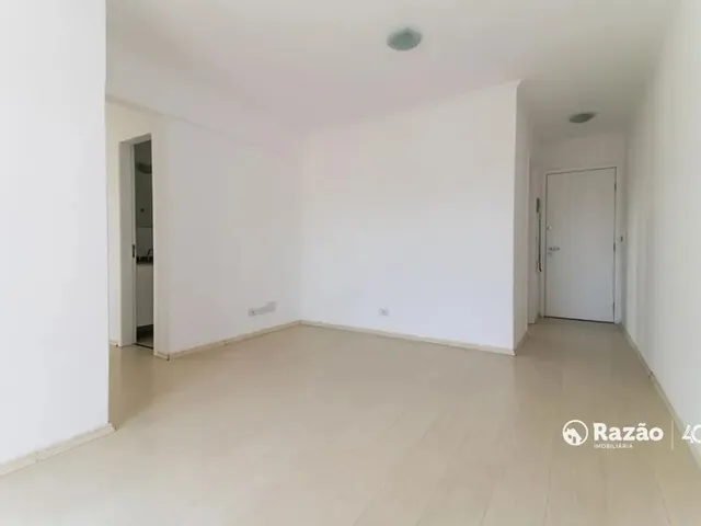 Apartamento 3 quartos e 1 banheiro, para alugar, no bairro Capão Raso em Curitiba