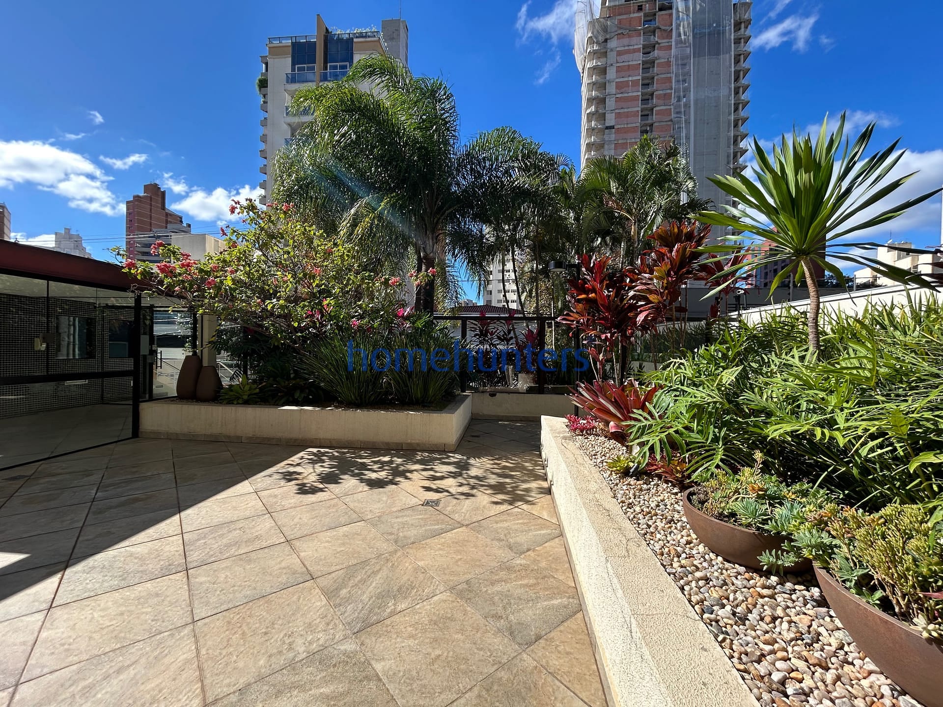 Apartamento para alugar com 3 quartos, 160m² - Foto 1