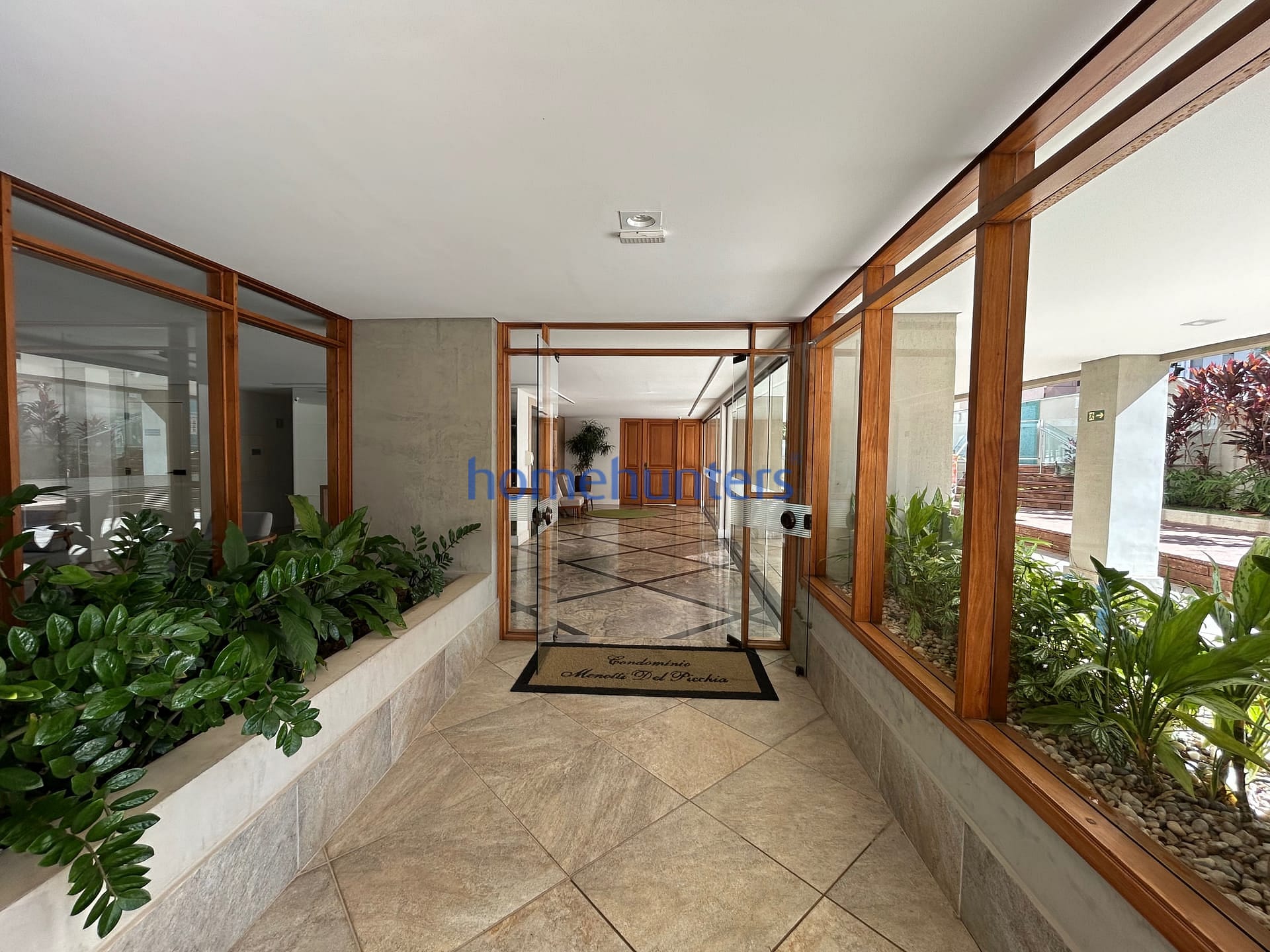 Apartamento para alugar com 3 quartos, 160m² - Foto 2