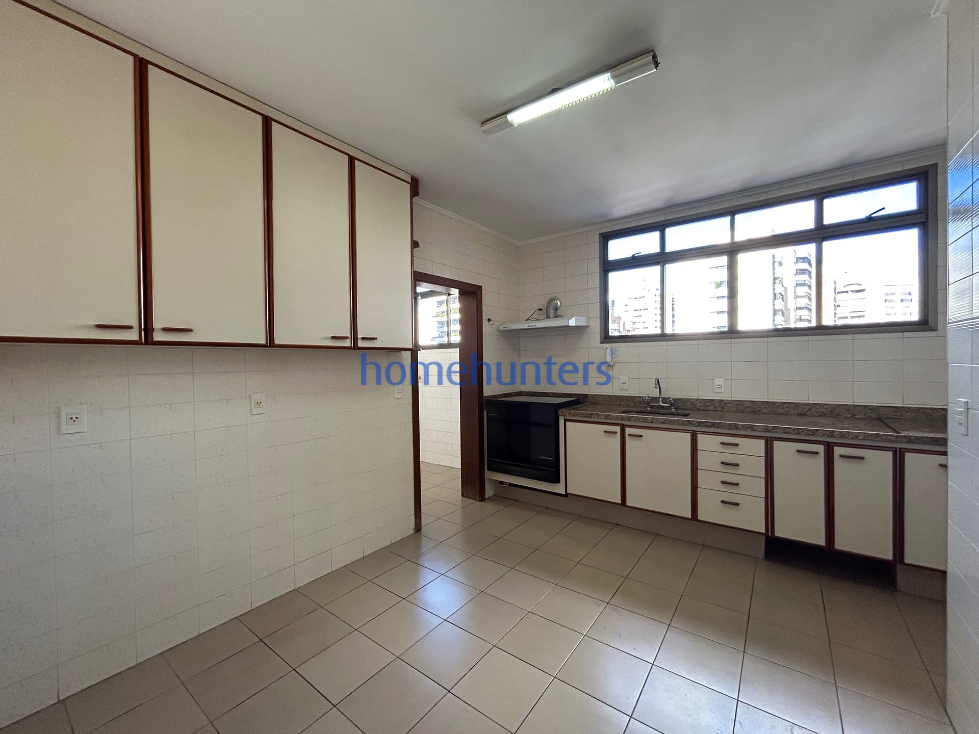 Apartamento para alugar com 3 quartos, 160m² - Foto 14