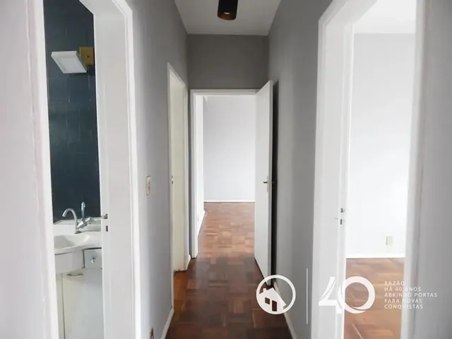 Apartamento 3 quartos e 2 banheiros, para alugar, no bairro Centro em Curitiba