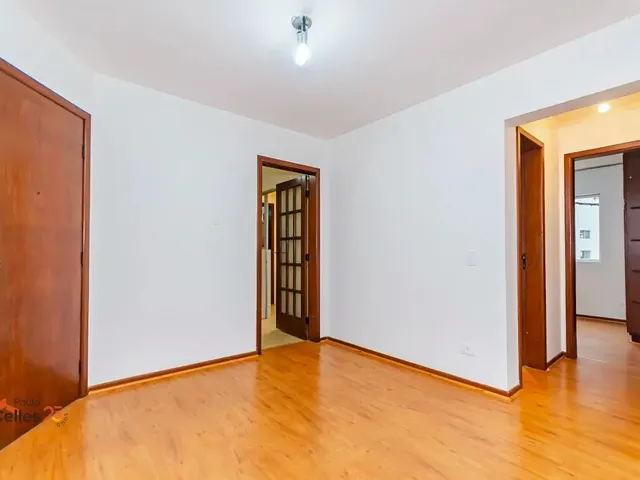 Apartamento 2 quartos e 2 banheiros, para alugar, no bairro Bigorrilho em Curitiba