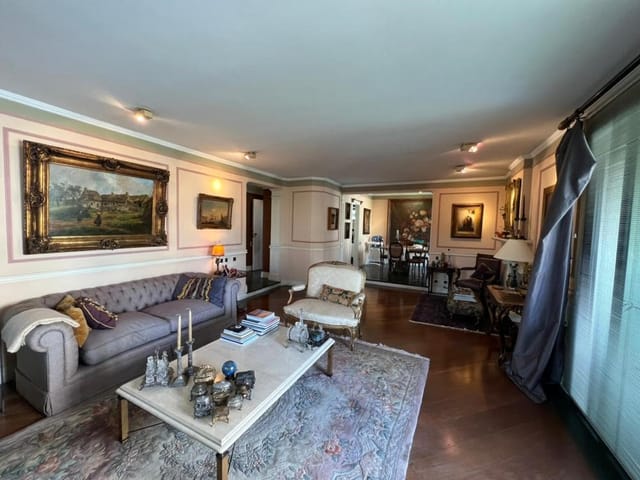 Apartamento com 220m² 4 quartos e 7 banheiros, à venda ou para alugar, no bairro Itaim Bibi em São Paulo