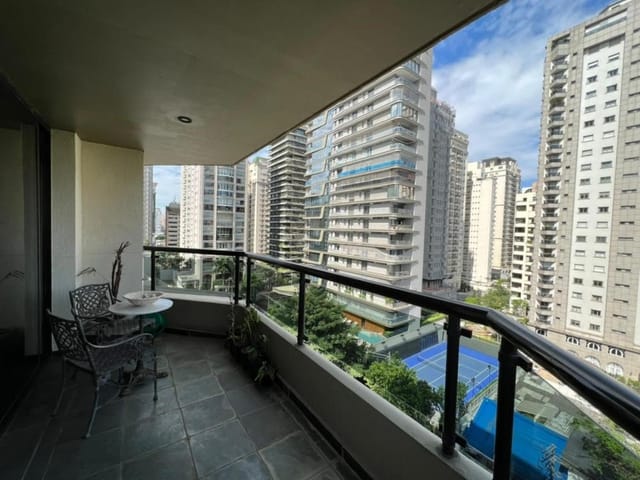 Apartamento com 220m² 4 quartos e 7 banheiros, à venda ou para alugar, no bairro Itaim Bibi em São Paulo