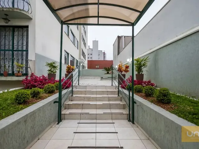 Apartamento 2 quartos e 1 banheiro, para alugar, no bairro Água Verde em Curitiba