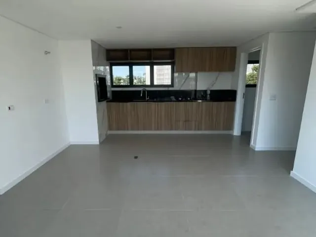 Apartamento 2 quartos e 3 banheiros, para alugar, no bairro Cabral em Curitiba