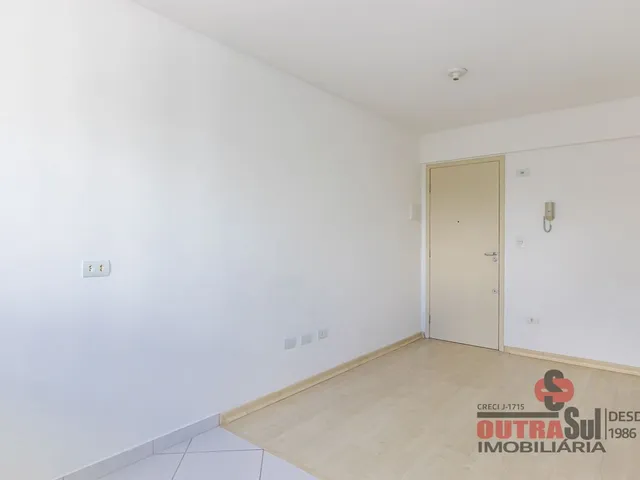 Apartamento 1 quarto e 1 banheiro, para alugar, no bairro Portão em Curitiba