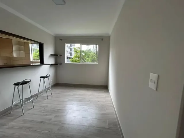 Apartamento 2 quartos e 1 banheiro, para alugar, no bairro Campina do Siqueira em Curitiba