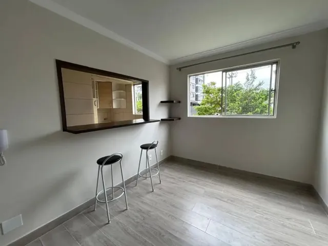 Apartamento 2 quartos e 1 banheiro, para alugar, no bairro Campina do Siqueira em Curitiba