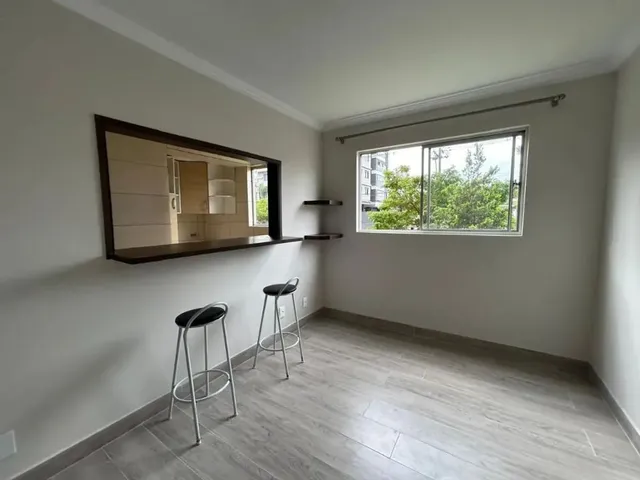 Apartamento 2 quartos e 1 banheiro, para alugar, no bairro Campina do Siqueira em Curitiba