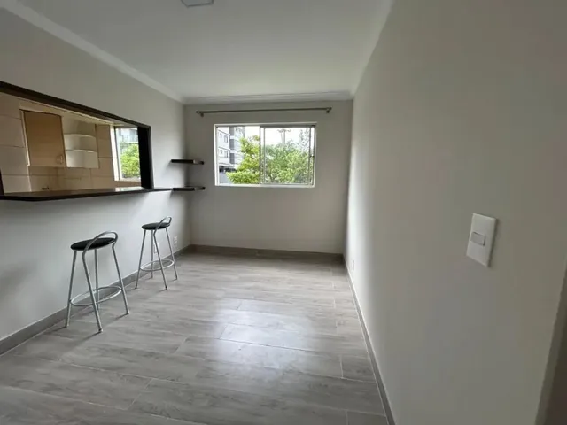 Apartamento 2 quartos e 1 banheiro, para alugar, no bairro Campina do Siqueira em Curitiba