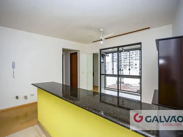 Apartamento 1 quarto e 1 banheiro, para alugar, no bairro Centro em Curitiba