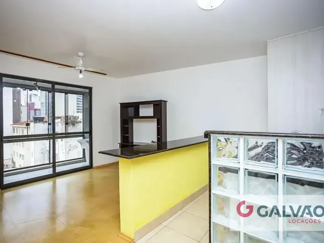 Apartamento 1 quarto e 1 banheiro, para alugar, no bairro Centro em Curitiba