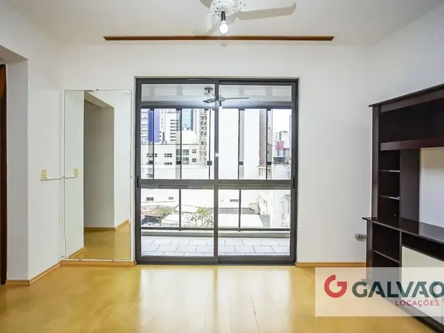 Apartamento 1 quarto e 1 banheiro, para alugar, no bairro Centro em Curitiba