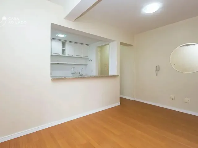 Apartamento 1 quarto e 1 banheiro, para alugar, no bairro Centro em Curitiba
