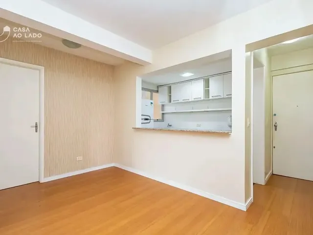 Apartamento 1 quarto e 1 banheiro, para alugar, no bairro Centro em Curitiba