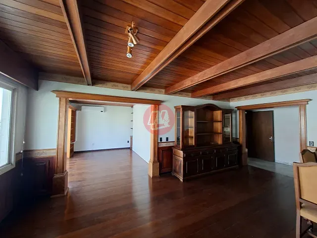 Apartamento com 192m² 3 quartos e 3 banheiros, à venda ou para alugar, no bairro Moinhos de Vento em Porto Alegre