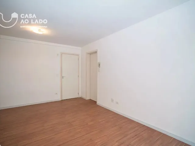 Apartamento 2 quartos e 2 banheiros, para alugar, no bairro Centro em Curitiba