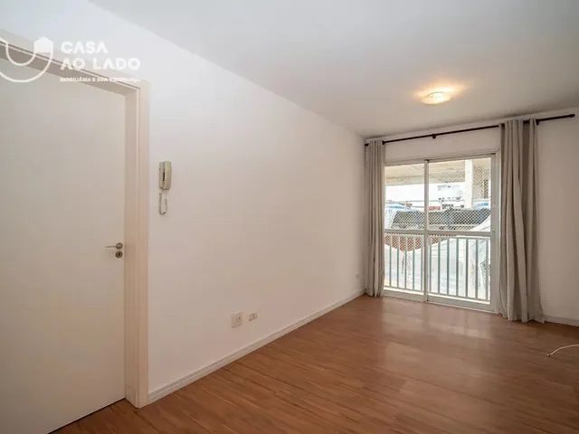 Apartamento 2 quartos e 2 banheiros, para alugar, no bairro Centro em Curitiba