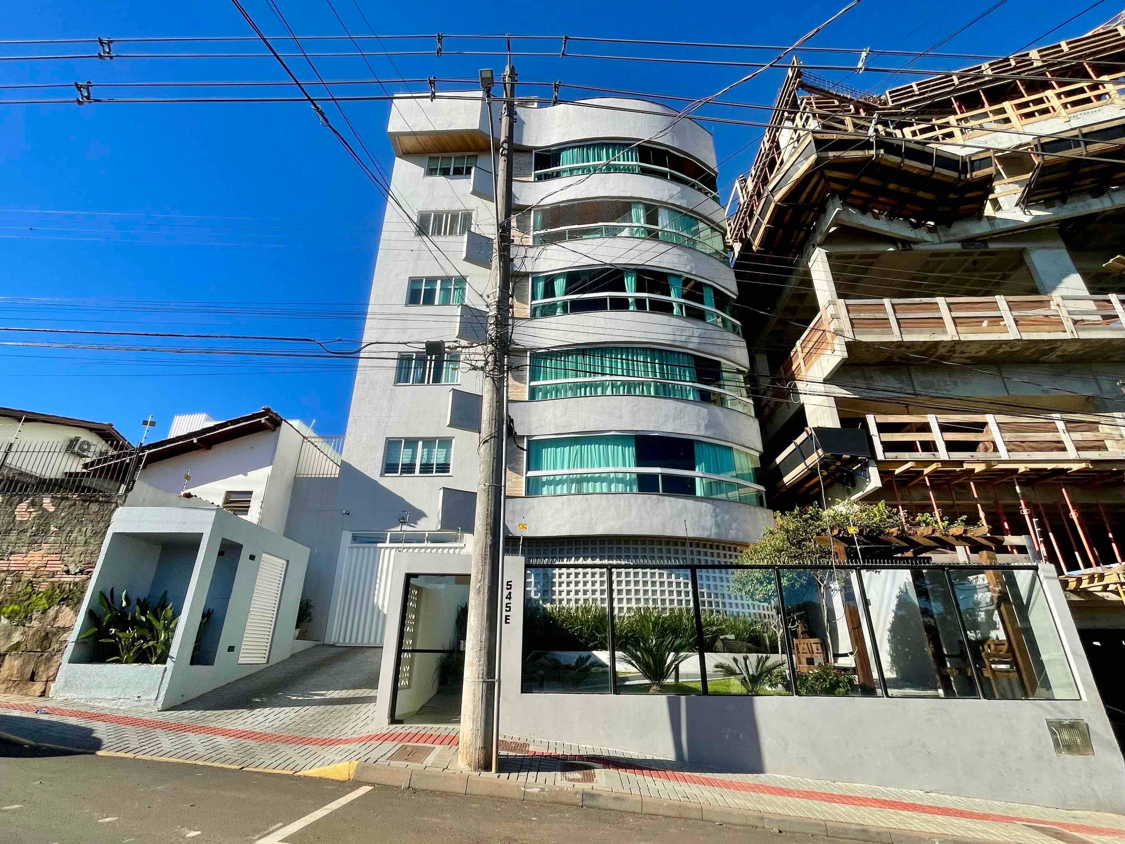 Apartamento à venda com 3 dormitórios, 1 banheiro, 2 vagas de garagens e 125m² de área privativa no bairro Jardim Itália