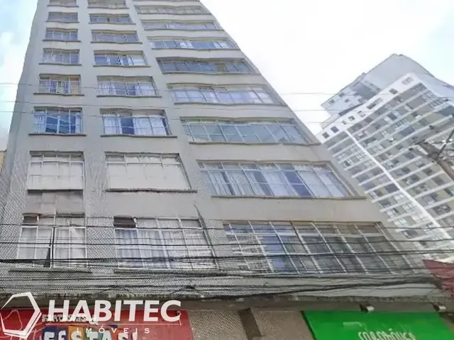 Apartamento 2 quartos e 2 banheiros, à venda, no bairro Centro em Curitiba