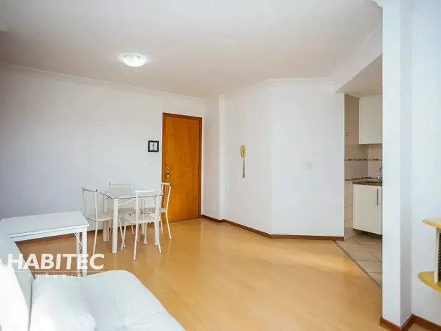 Apartamento 1 quarto e 1 banheiro, para alugar, no bairro Cabral em Curitiba