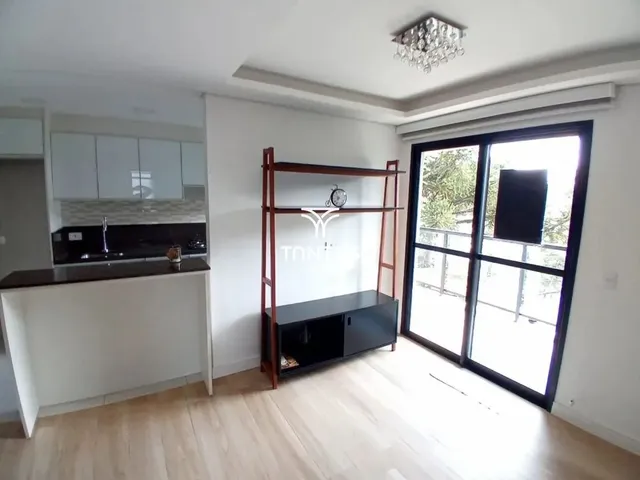 Apartamento 2 quartos e 1 banheiro, para alugar, no bairro Alto da Glória em Curitiba