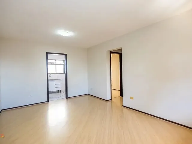 Apartamento 2 quartos e 1 banheiro, para alugar, no bairro São Francisco em Curitiba