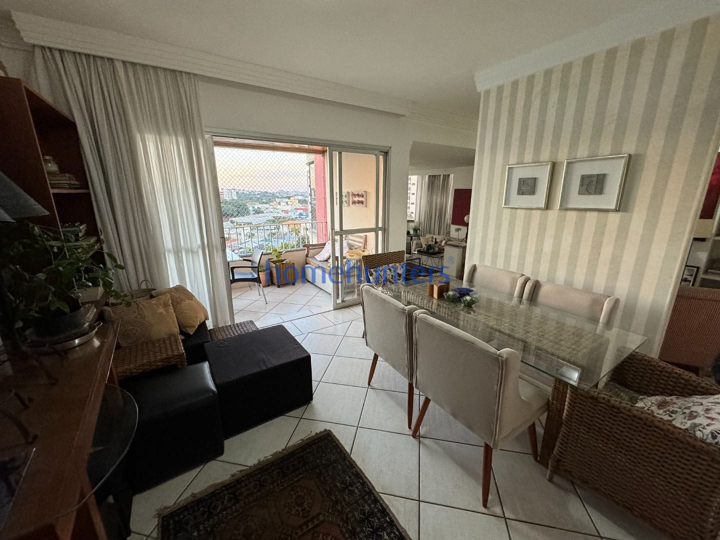 Apartamento à venda com 3 quartos, 210m² - Foto 2