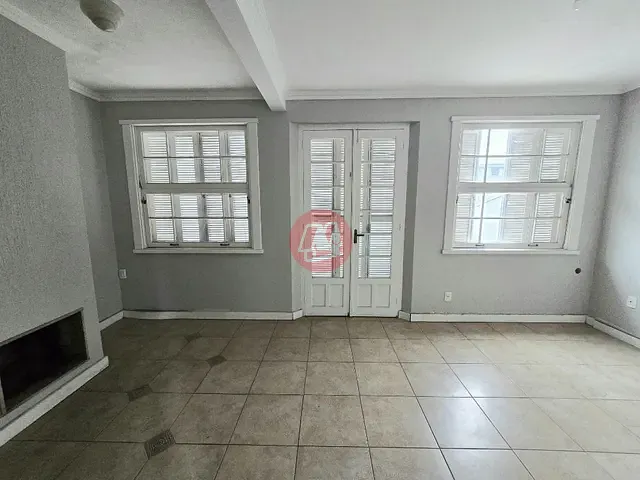 Apartamento 3 quartos e 2 banheiros, para alugar, no bairro Santana em Porto Alegre
