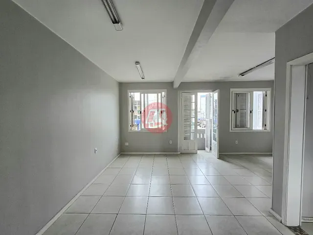 Apartamento 3 quartos e 1 banheiro, para alugar, no bairro Santana em Porto Alegre