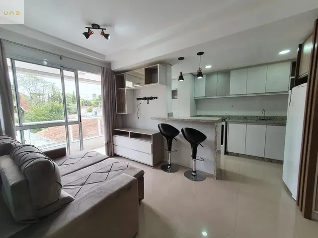 Apartamento 2 quartos e 2 banheiros, para alugar, no bairro Mercês em Curitiba