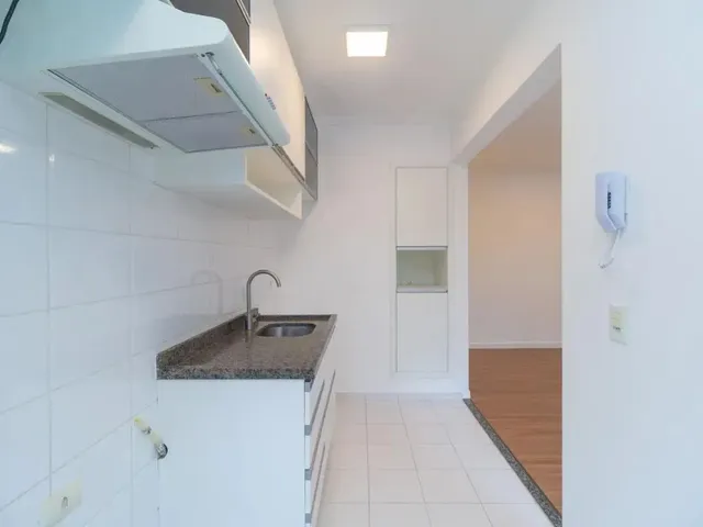 Apartamento 3 quartos e 1 banheiro, para alugar, no bairro Campo Comprido em Curitiba