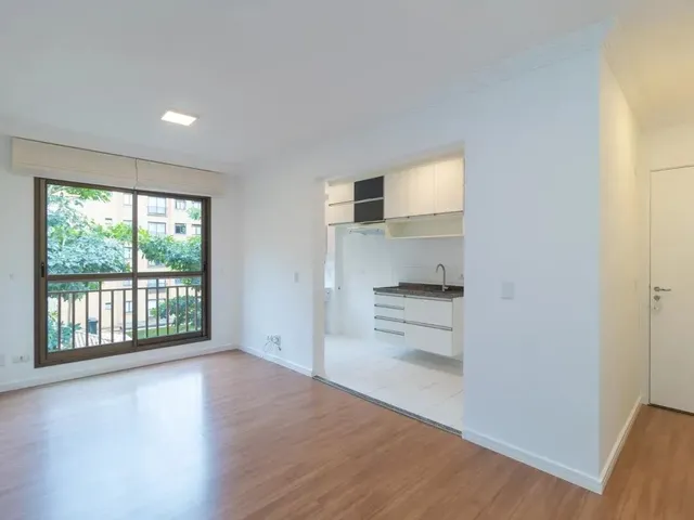 Apartamento 3 quartos e 1 banheiro, para alugar, no bairro Campo Comprido em Curitiba