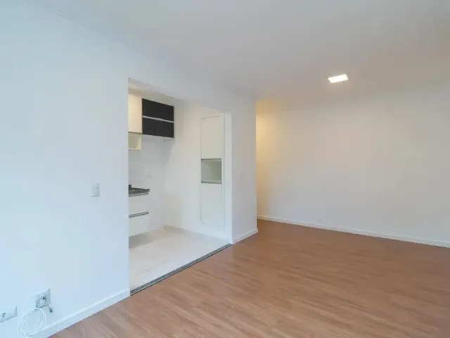 Apartamento 3 quartos e 1 banheiro, para alugar, no bairro Campo Comprido em Curitiba