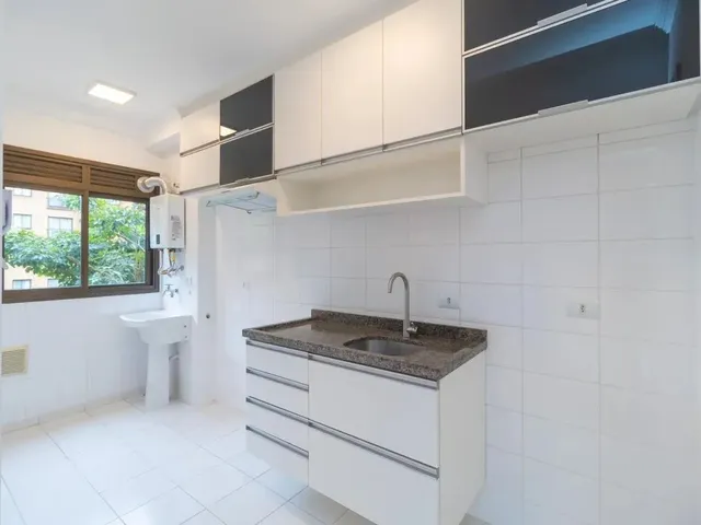Apartamento 3 quartos e 1 banheiro, para alugar, no bairro Campo Comprido em Curitiba