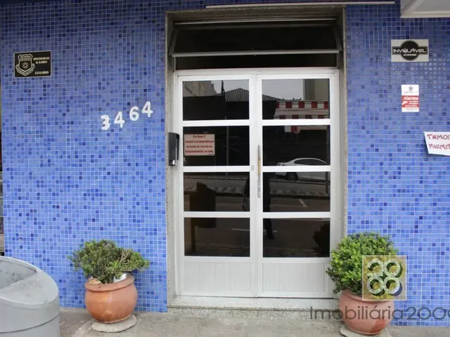 Apartamento 2 quartos e 1 banheiro, para alugar, no bairro Centro em Curitiba