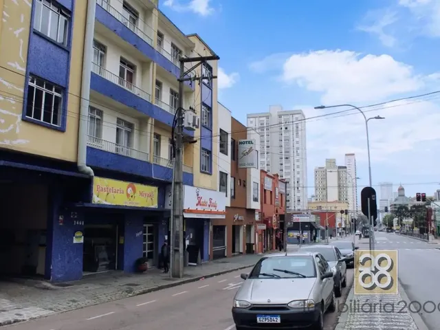 Apartamento 2 quartos e 1 banheiro, para alugar, no bairro Centro em Curitiba